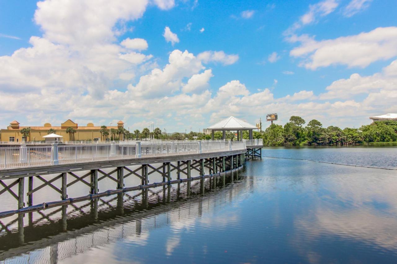 Laketown Wharf 1314 Apartment